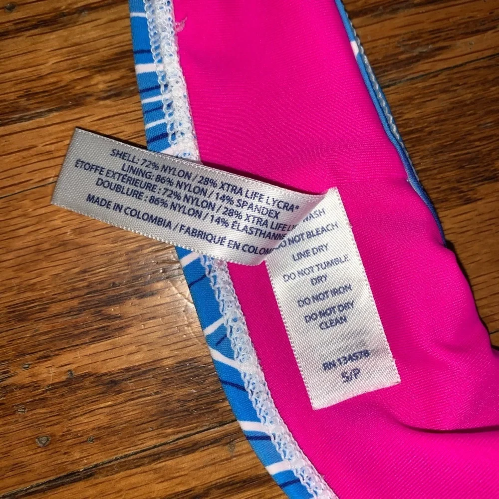 Vineyard Vines Abstract Leaf Halter Bikini Top Girl’s size Small